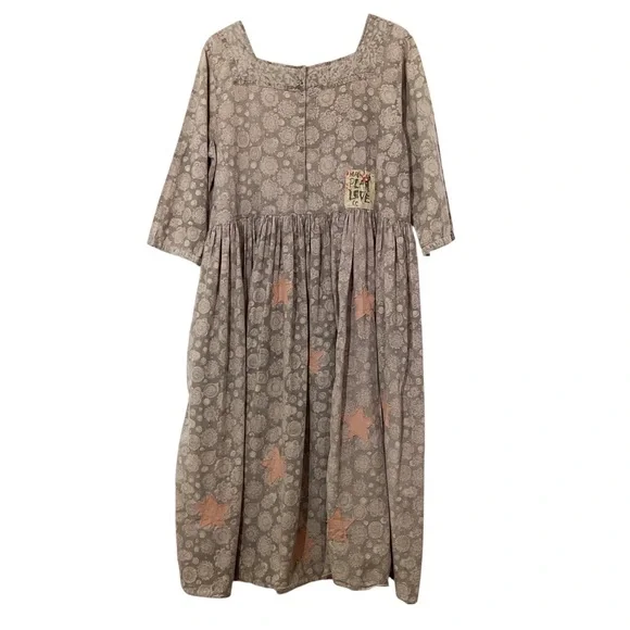 MAGNOLIA PEARL O/S Star Child Gloria Dress Distressed Appliqué Lagenlook Dresses